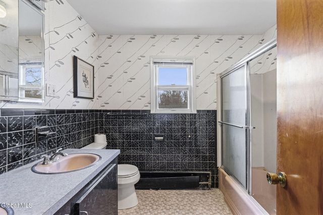 27 Eva Street, Colonie, NY 12110