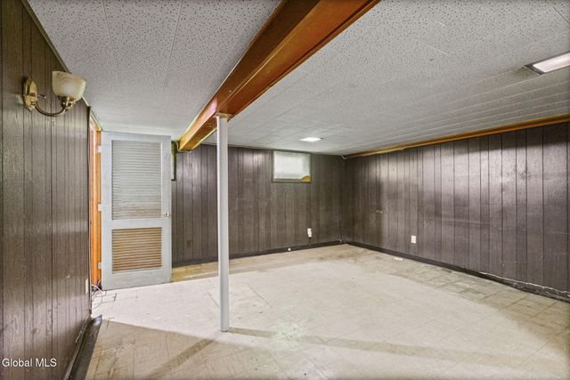 27 Eva Street, Colonie, NY 12110