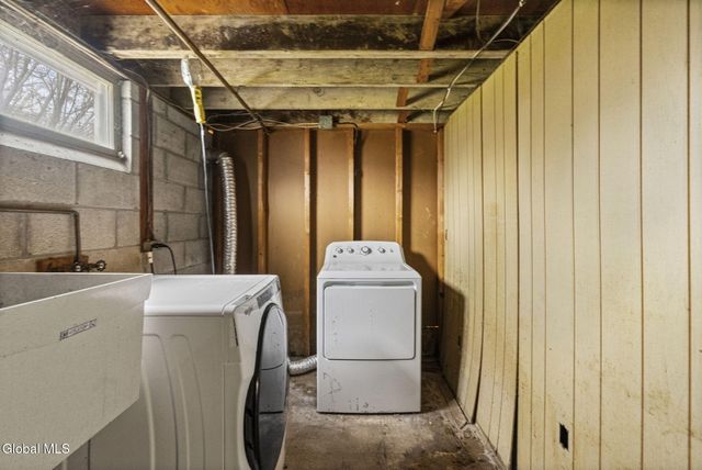 27 Eva Street, Colonie, NY 12110