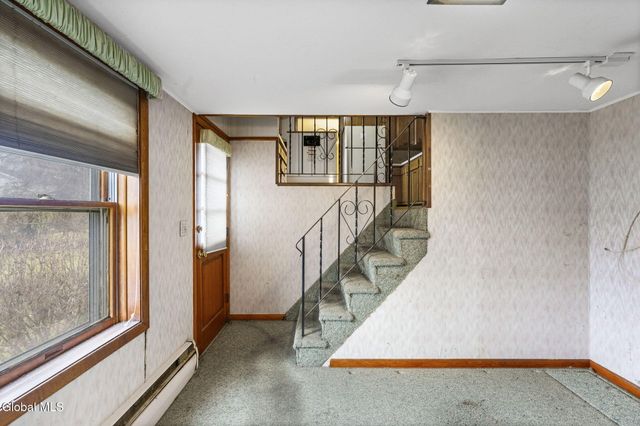 27 Eva Street, Colonie, NY 12110