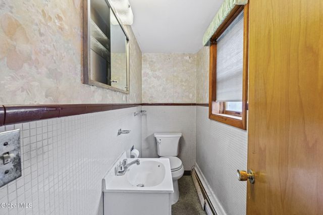 27 Eva Street, Colonie, NY 12110