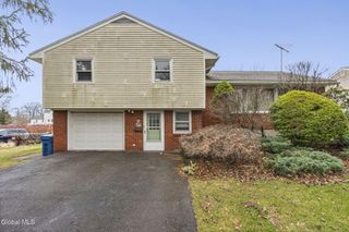 27 Eva Street, Colonie, NY 12110