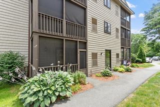 10 Village Ln 4, Tyngsborough, MA 01879
