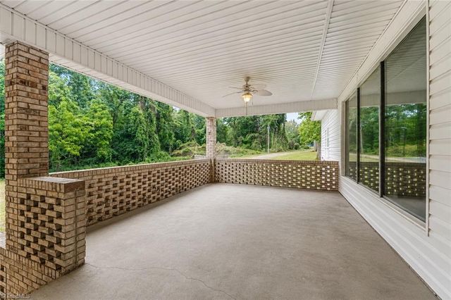 9190 Laurel Glenn Drive, Rural Hall, NC 27045