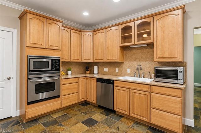 9190 Laurel Glenn Drive, Rural Hall, NC 27045
