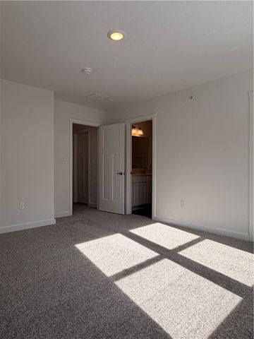 2004 Canterbury Dr 212C, Imperial, PA 15126