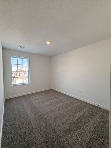 2004 Canterbury Dr 212C, Imperial, PA 15126