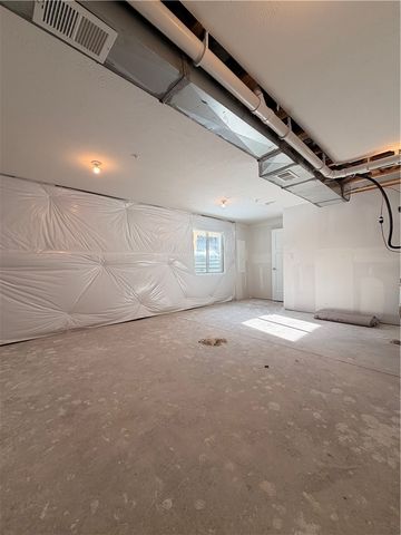 2004 Canterbury Dr 212C, Imperial, PA 15126