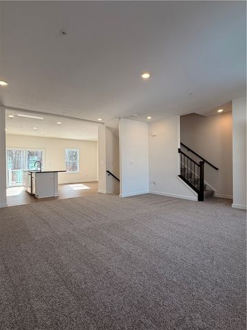 2004 Canterbury Dr 212C, Imperial, PA 15126