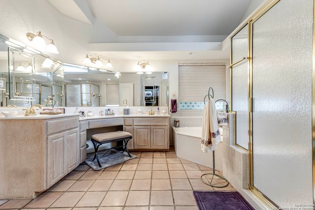 7 Eton Green Circle, San Antonio, TX 78257