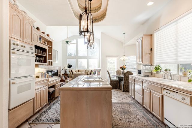 7 Eton Green Circle, San Antonio, TX 78257