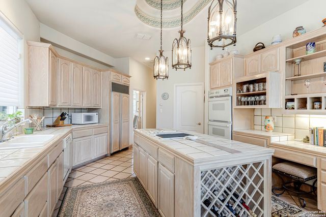 7 Eton Green Circle, San Antonio, TX 78257