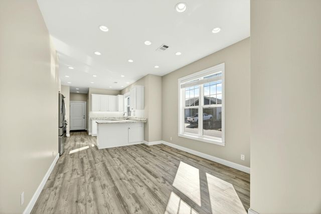 280 Oak Valley Drive, Talent, OR 97540