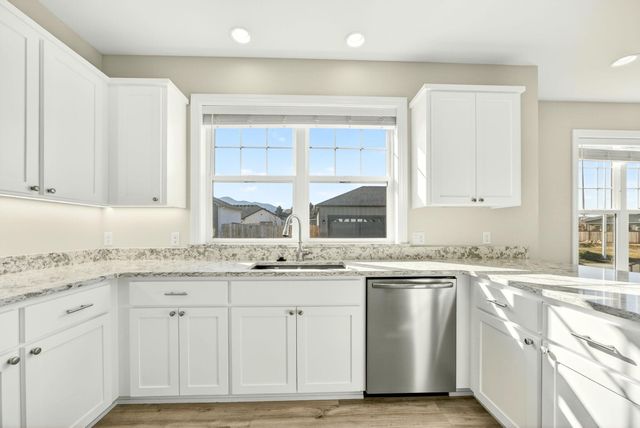 280 Oak Valley Drive, Talent, OR 97540