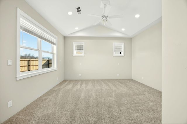 280 Oak Valley Drive, Talent, OR 97540