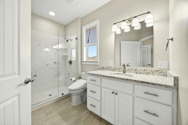 280 Oak Valley Drive, Talent, OR 97540