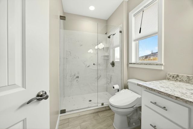 280 Oak Valley Drive, Talent, OR 97540