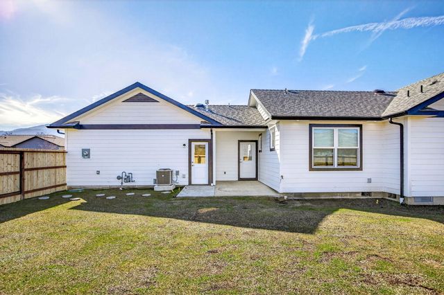 280 Oak Valley Drive, Talent, OR 97540