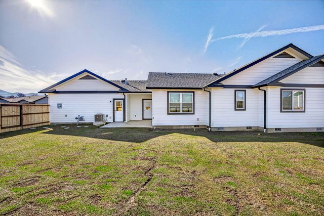 280 Oak Valley Drive, Talent, OR 97540