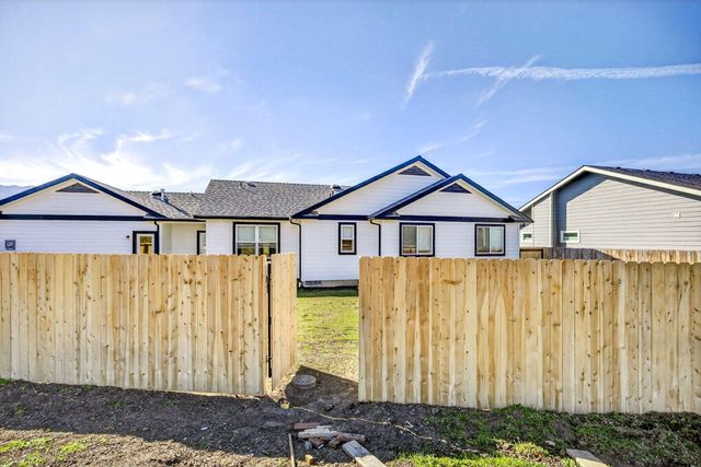 280 Oak Valley Drive, Talent, OR 97540