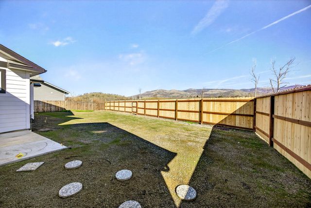 280 Oak Valley Drive, Talent, OR 97540