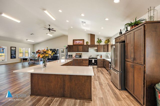 280 Oak Valley Drive, Talent, OR 97540