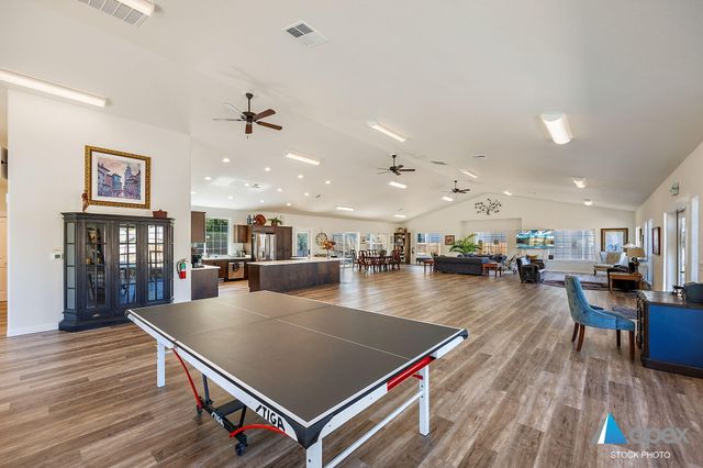 280 Oak Valley Drive, Talent, OR 97540