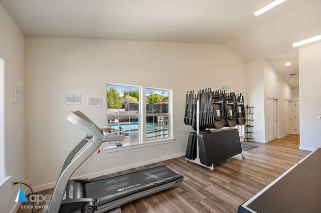 280 Oak Valley Drive, Talent, OR 97540