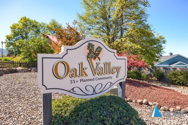 280 Oak Valley Drive, Talent, OR 97540