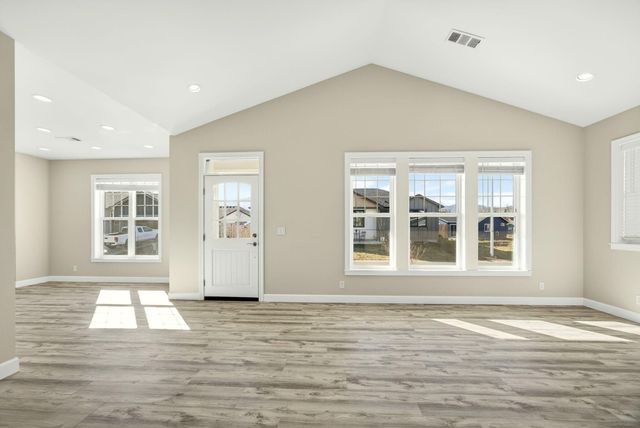 280 Oak Valley Drive, Talent, OR 97540