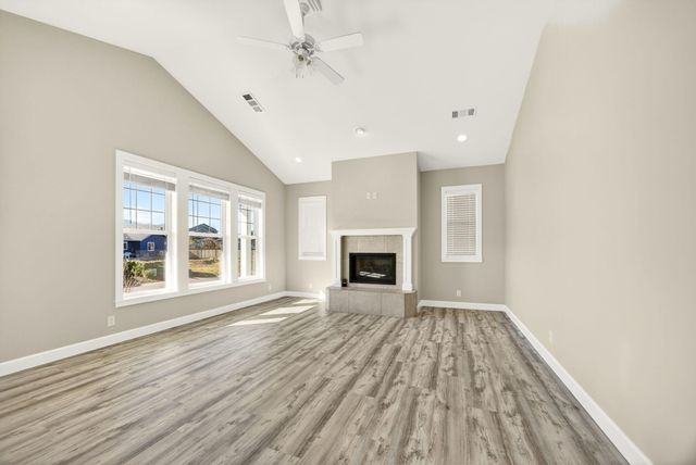 280 Oak Valley Drive, Talent, OR 97540