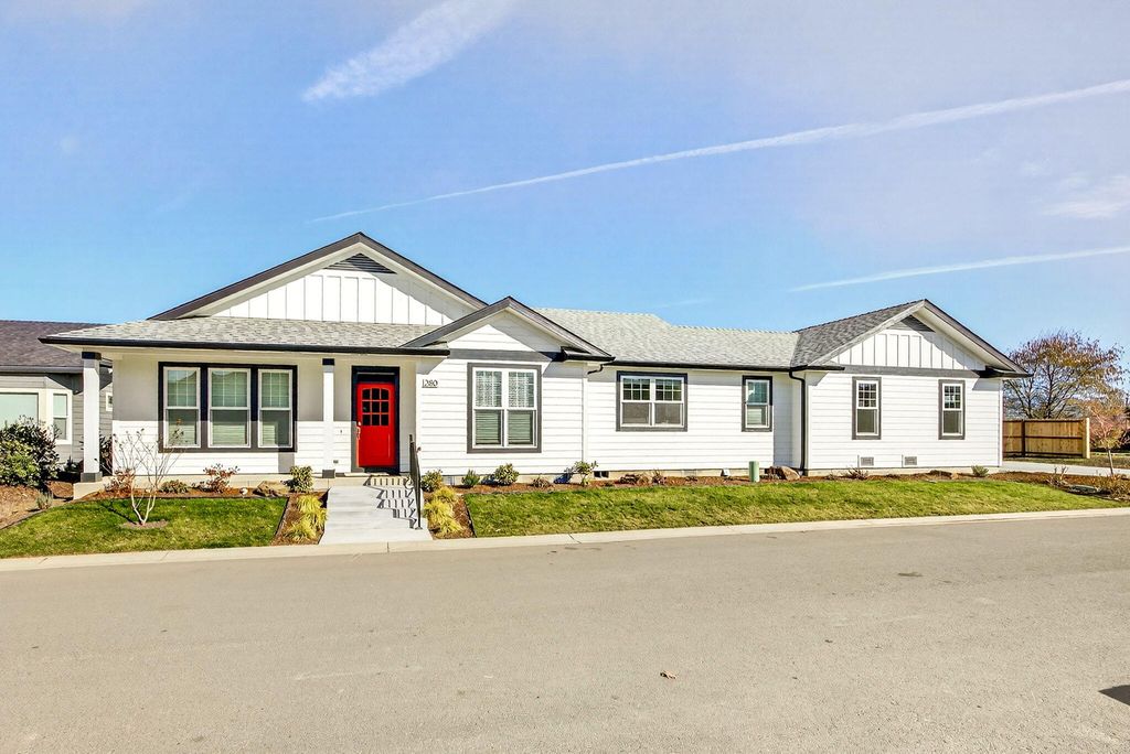 280 Oak Valley Drive, Talent, OR 97540