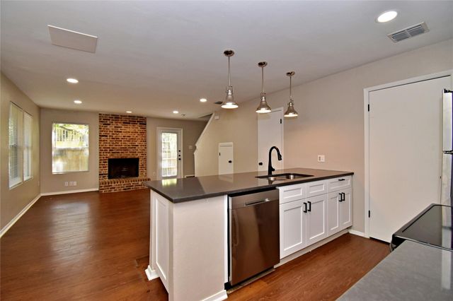 4411 Whispering Valley DR C, Austin, TX 78727