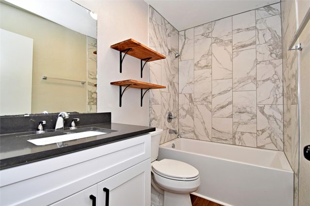 4411 Whispering Valley DR C, Austin, TX 78727