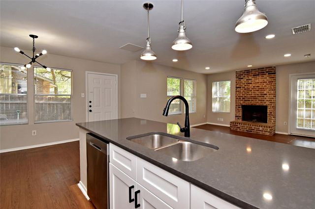 4411 Whispering Valley DR C, Austin, TX 78727