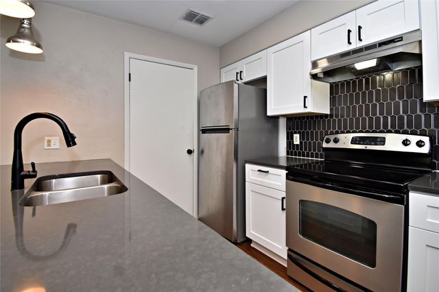 4411 Whispering Valley DR C, Austin, TX 78727