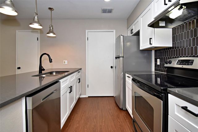 4411 Whispering Valley DR C, Austin, TX 78727