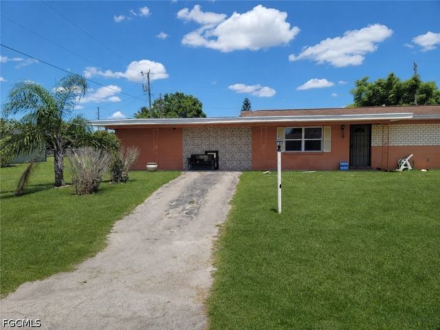 511 Wyoming RD, Lehigh Acres, FL 33936