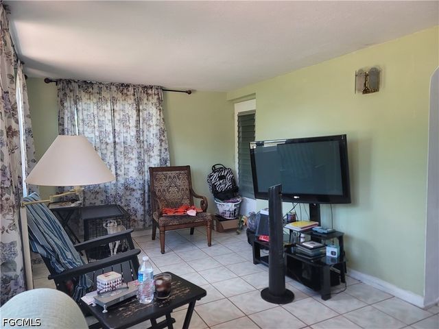 511 Wyoming RD, Lehigh Acres, FL 33936