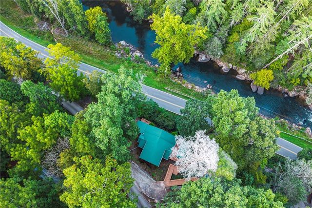 55 River Bend Lane, Blue Ridge, GA 30513