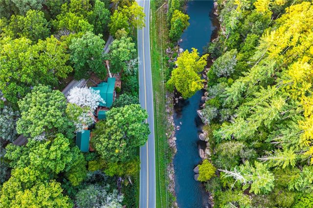 55 River Bend Lane, Blue Ridge, GA 30513