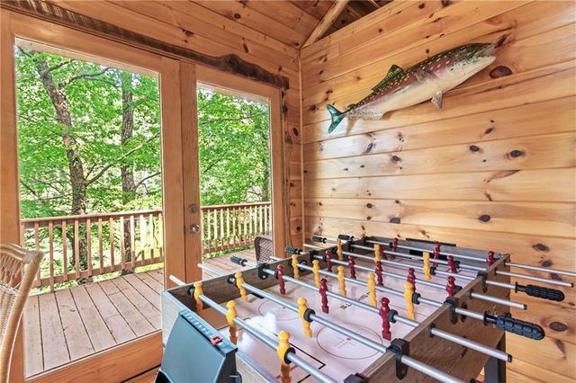 55 River Bend Lane, Blue Ridge, GA 30513