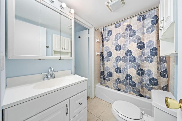 400 Wilma Circle 206, Riviera Beach, FL 33404