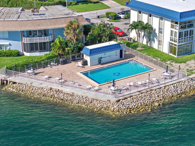 400 Wilma Circle 206, Riviera Beach, FL 33404
