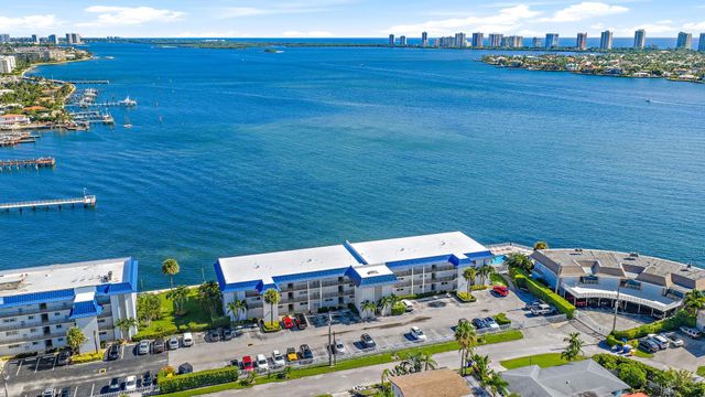 400 Wilma Circle 206, Riviera Beach, FL 33404
