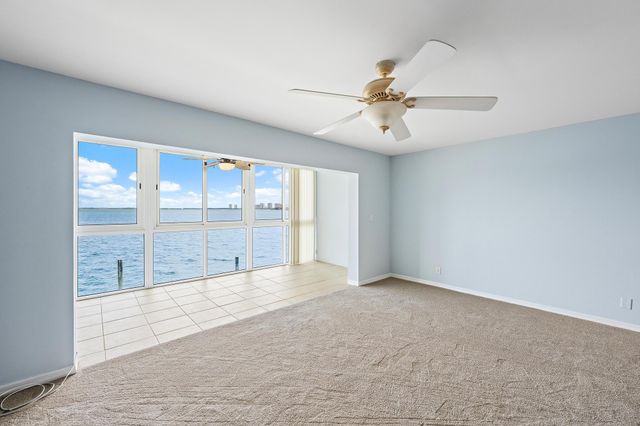 400 Wilma Circle 206, Riviera Beach, FL 33404