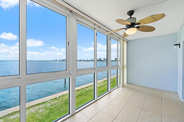 400 Wilma Circle 206, Riviera Beach, FL 33404