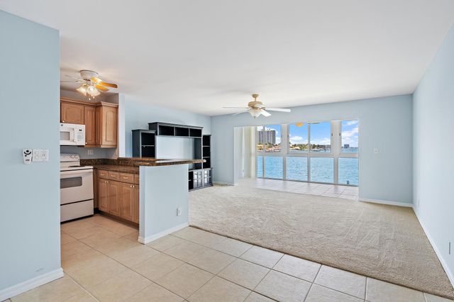 400 Wilma Circle 206, Riviera Beach, FL 33404