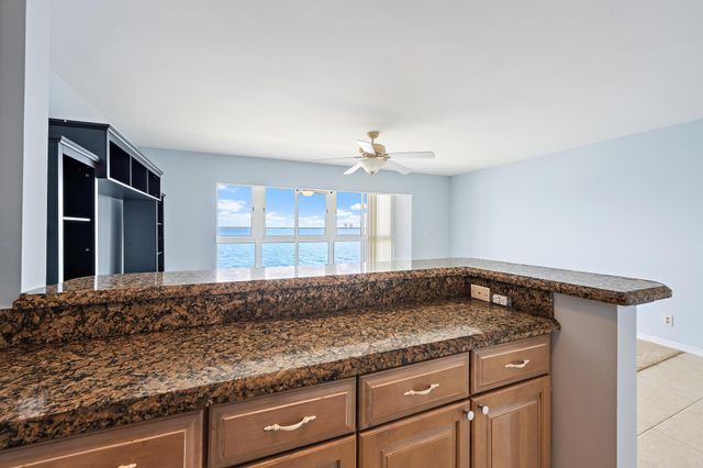 400 Wilma Circle 206, Riviera Beach, FL 33404