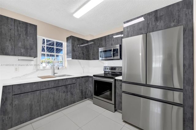 2050 NE 140th St 1, North Miami Beach, FL 33181